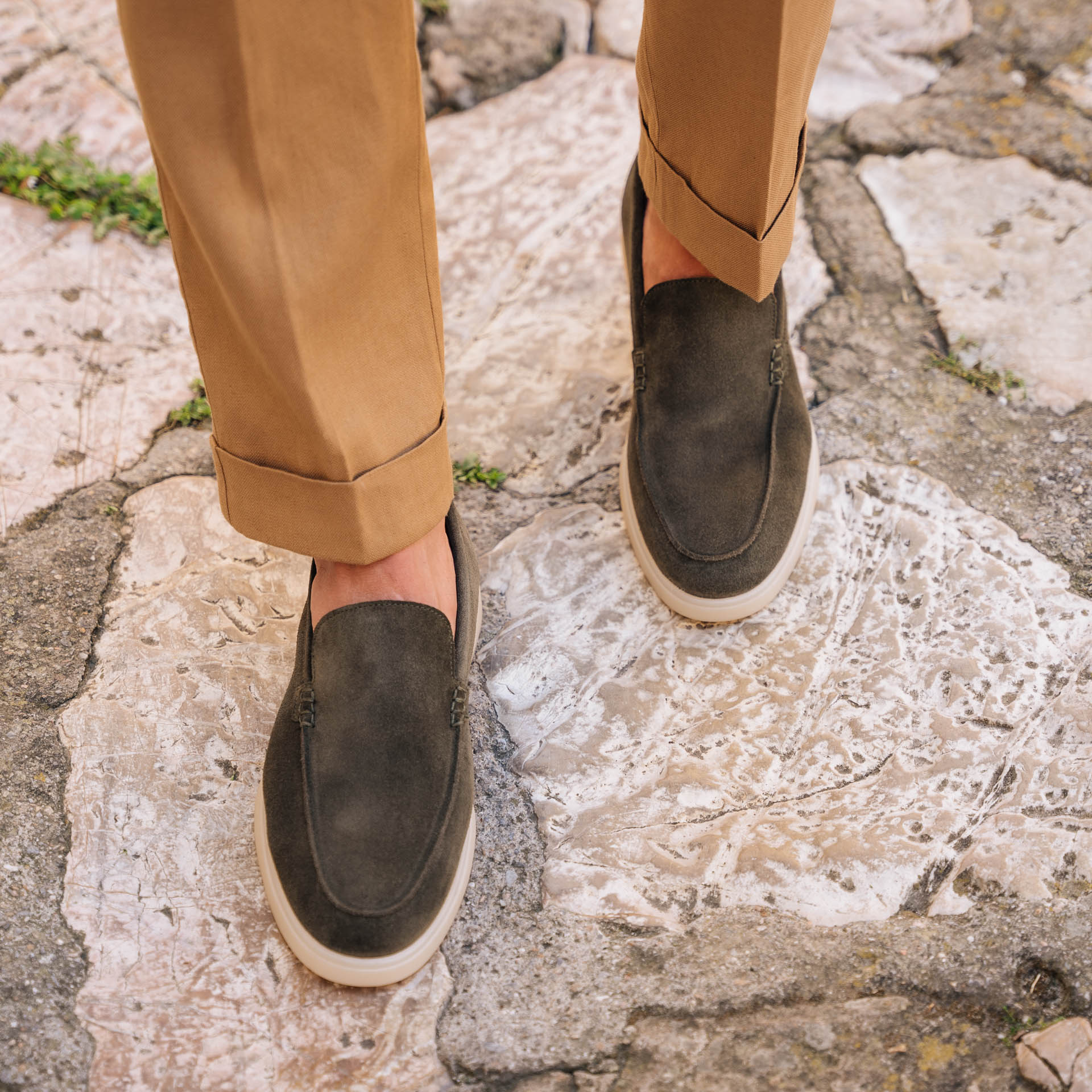 Vellano Calbridge Suede Loafers in Green