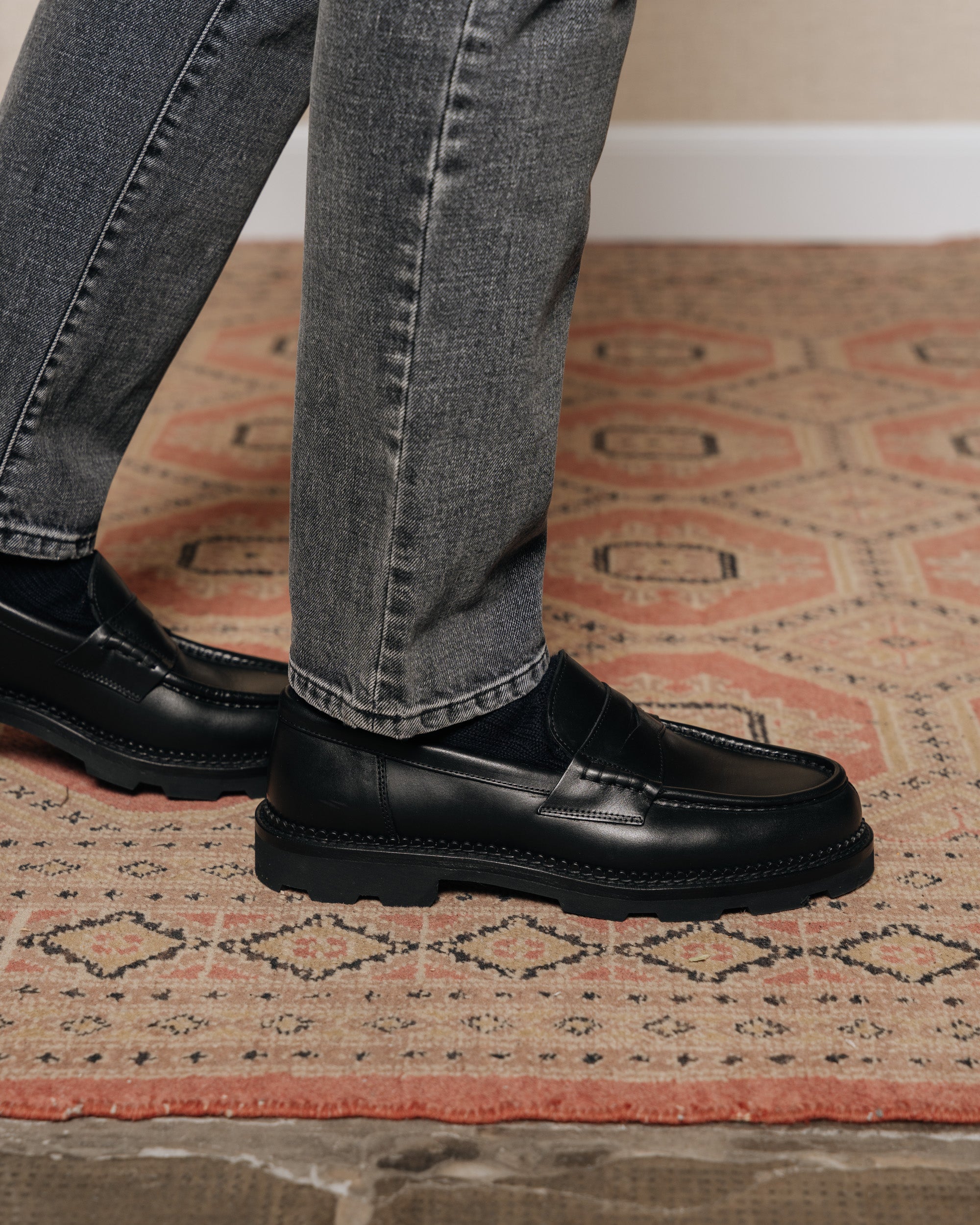 Vellano Stonewyld Lug Sole Penny Loafers Black