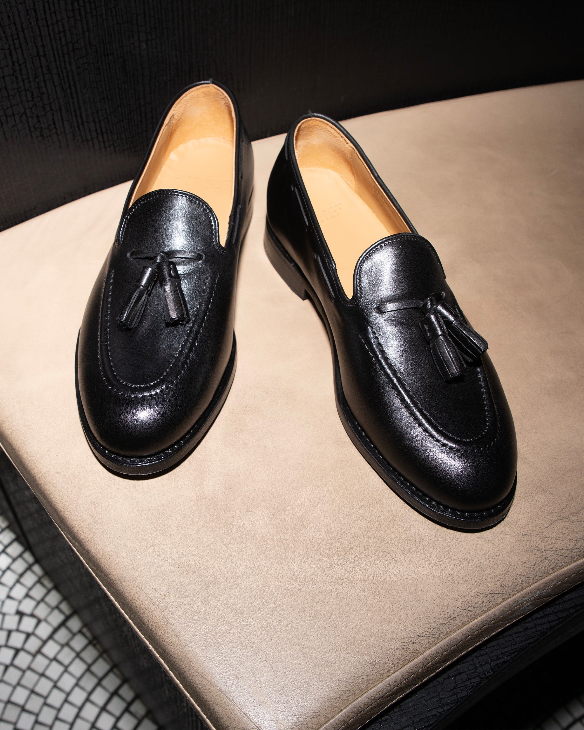 Vellano Molle Black Leather Tassel Loafer