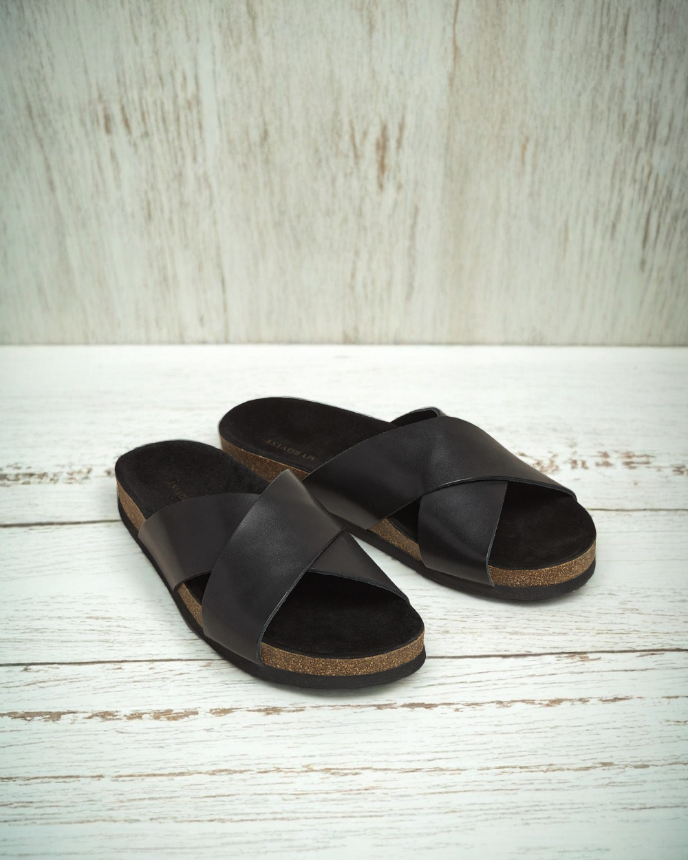 Vellano Solvik Black Leather Slippers