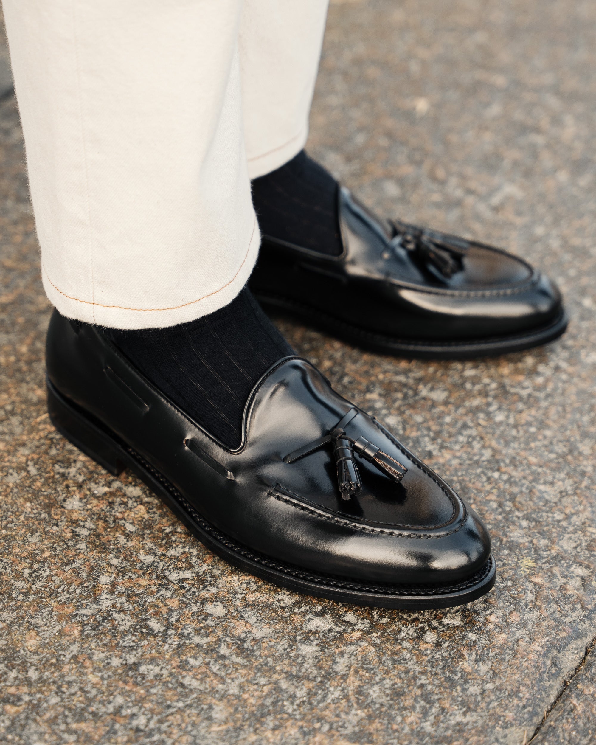 Vellano Halverton Black Tassel Loafers in Smooth Leather
