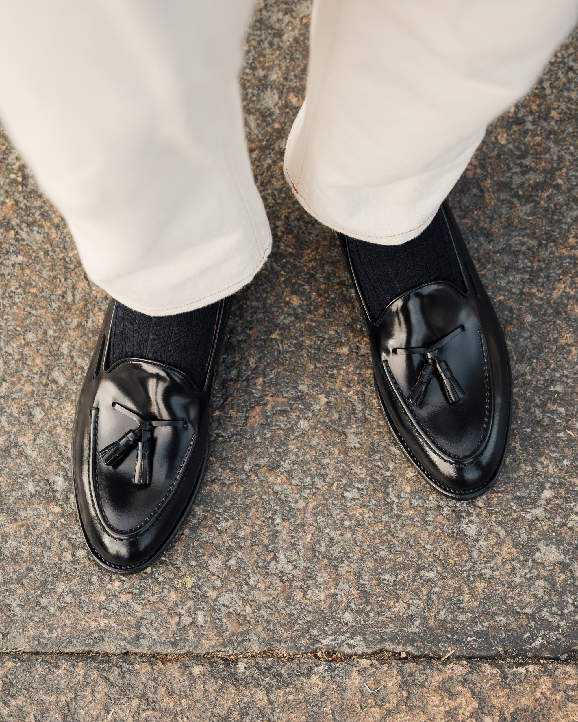 Vellano Halverton Black Tassel Loafers in Smooth Leather