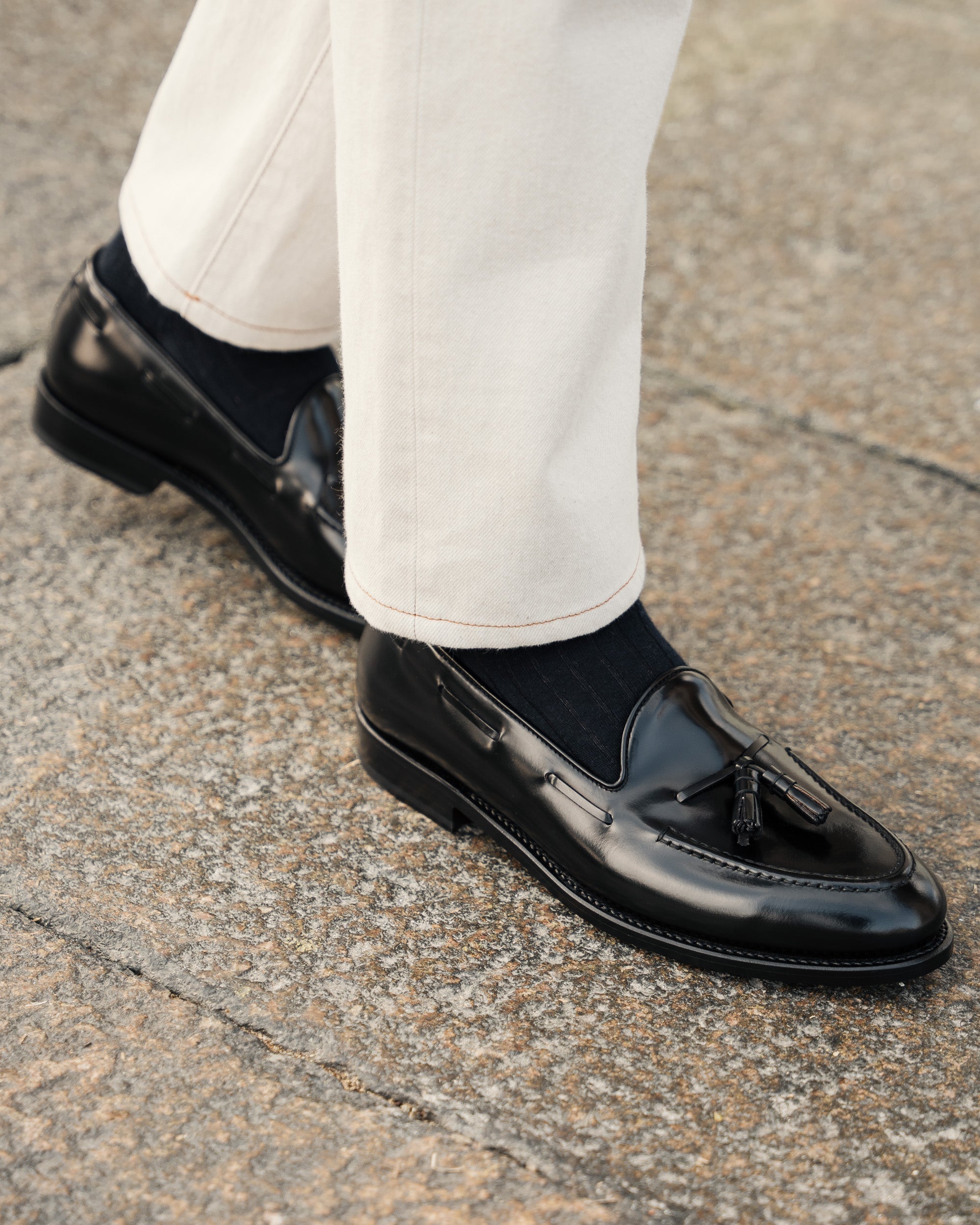 Vellano Halverton Black Tassel Loafers in Smooth Leather