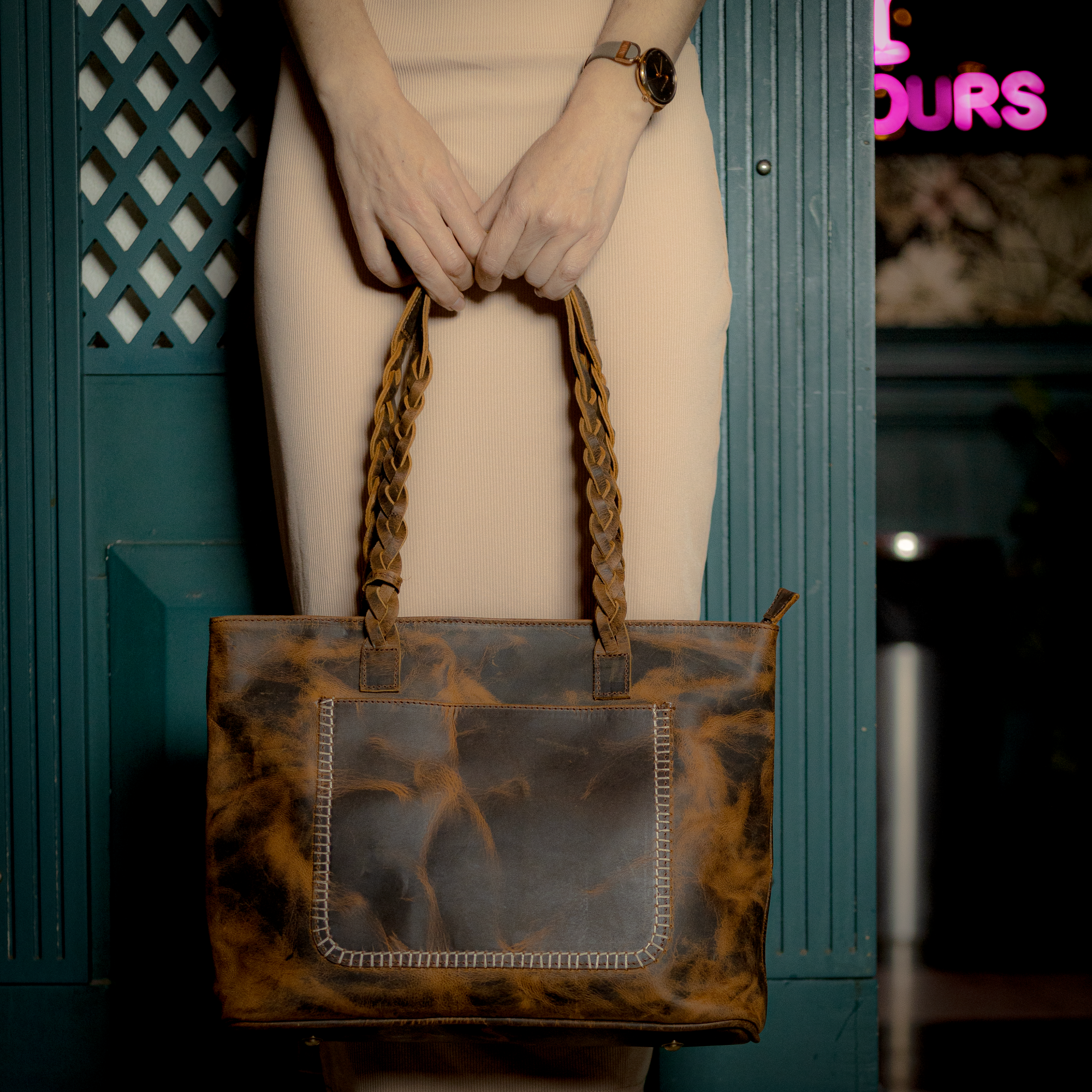 Vellano Willowmark Classic Leather Tote for Effortless Everyday Elegance