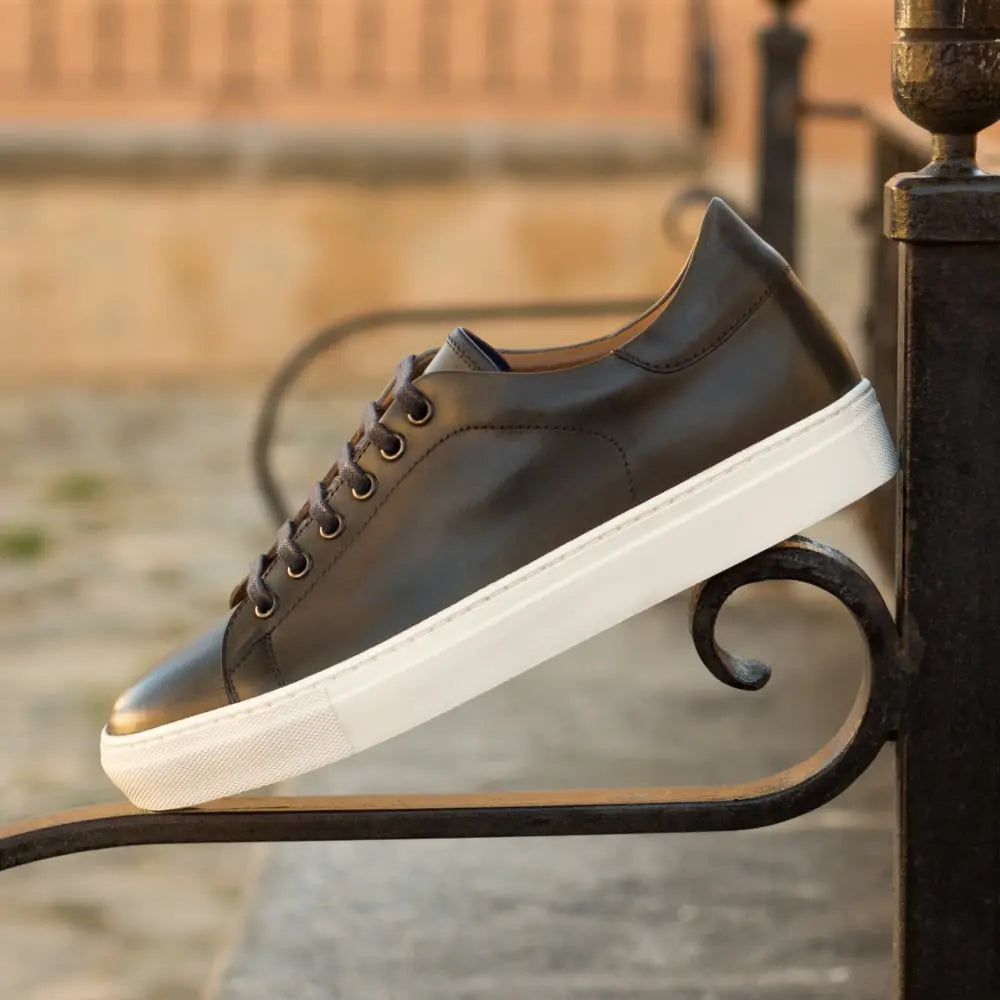 Vellano Adam Black Low Top Sneaker