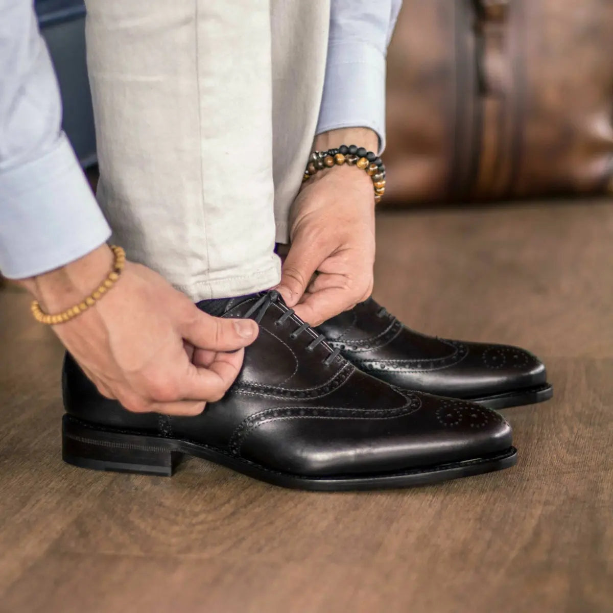 Vellano Black Wingtip Brogue Dress Shoe